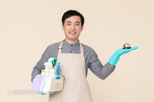 男性家政保洁与服务铃