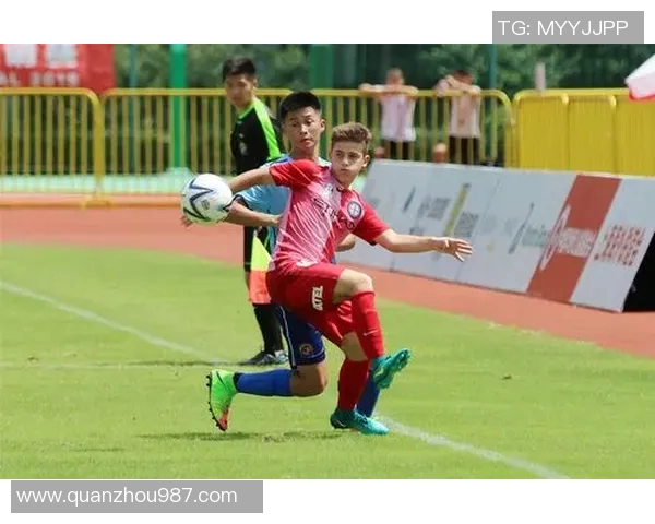 赛后分析:上海足球队与杭州足球队的比赛节奏与战术对比探讨 赛后分析:上海足球队与杭州足球队的比赛节奏与战术对比探讨