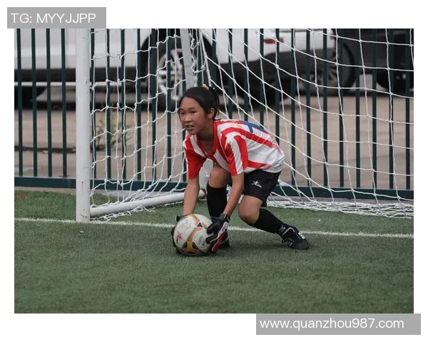 闪耀绿茵场的魅力之星戴项链的足球明星们的时尚风采